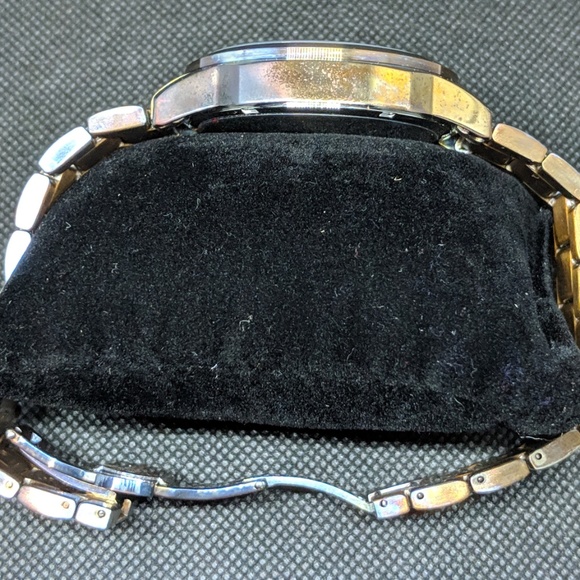 Elevon Mens Distressed Stainless Steel Watch - Picture 4 of 8